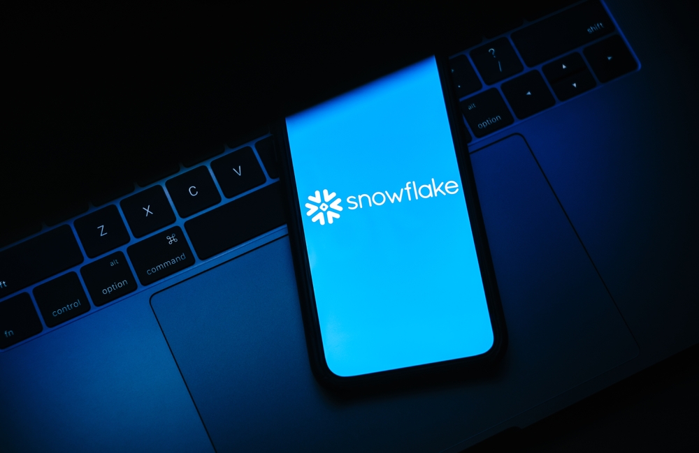 Inside Snowflake’s iPhone and App Retailer Technique for Knowledge and AI Democratization Inside Snowflake’s iPhone and App Retailer Technique for Knowledge and AI Democratization